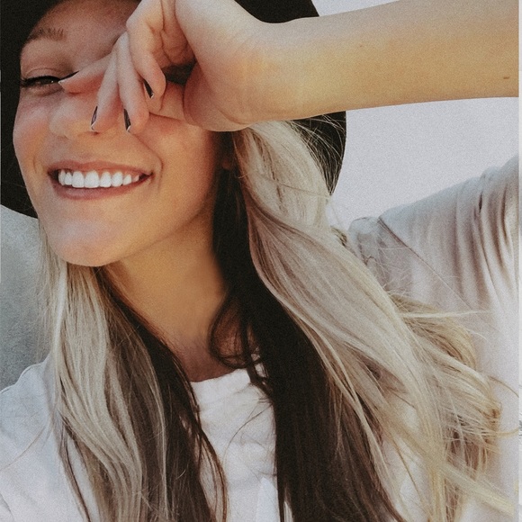 Meet your Posher, Emily - Picture 1 of 1